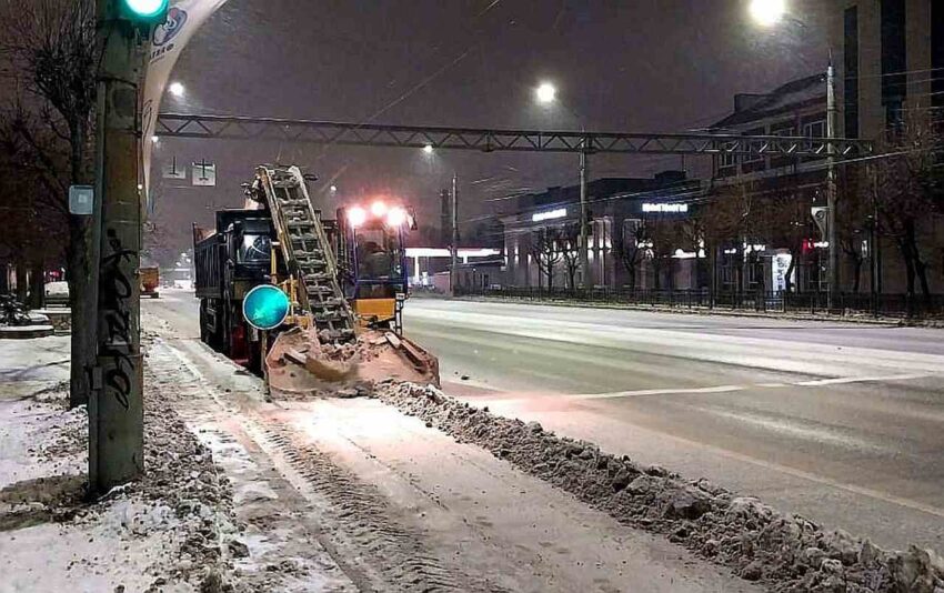 Более 7 тысяч тонн снега было вывезено прошлой ночью с воронежских улиц